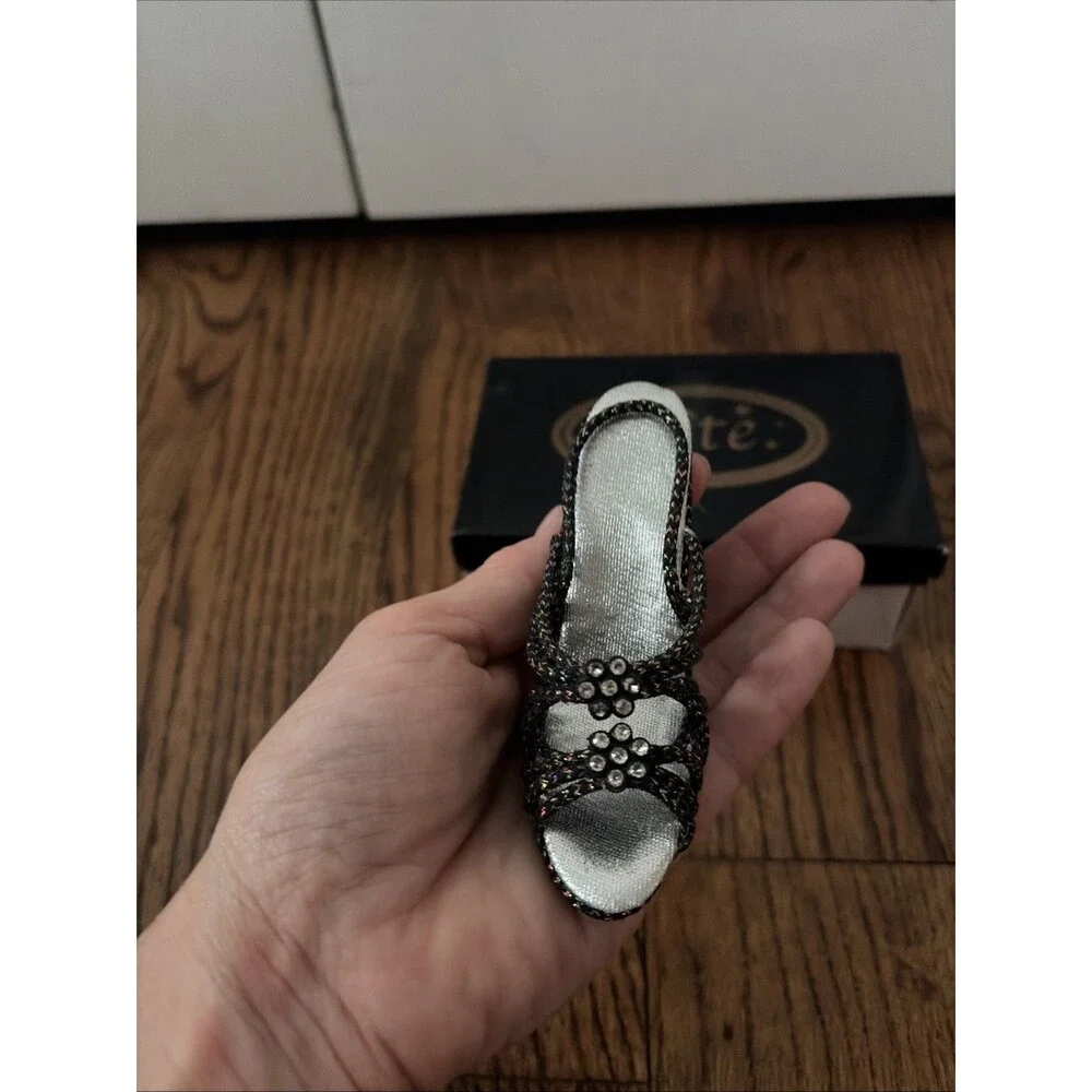 Vintage Y2K Fete collectable shoe figurine (Neon nights)